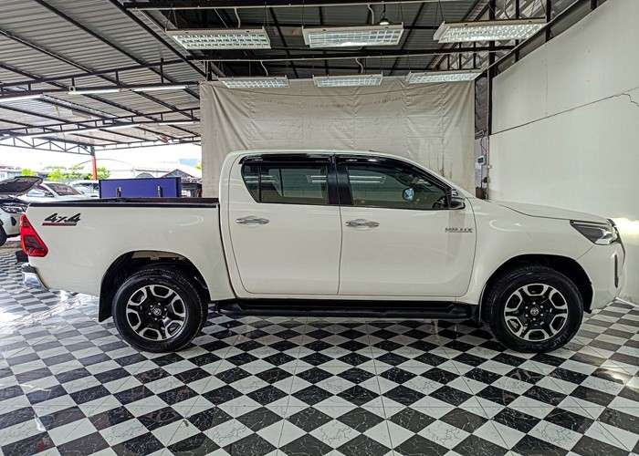 Used 8
                    TOYOTA
                     for Sale Image